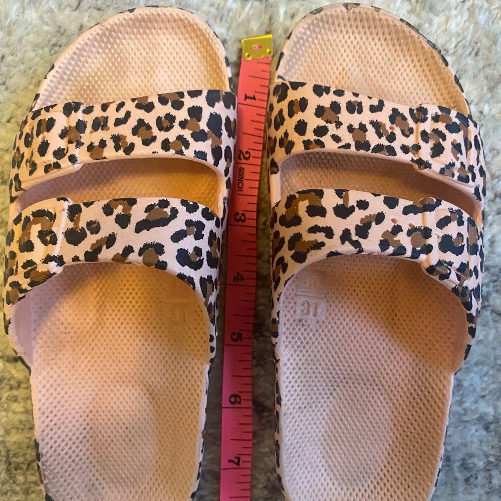 Freedom Moses Vegan Slides in "Wildcat"